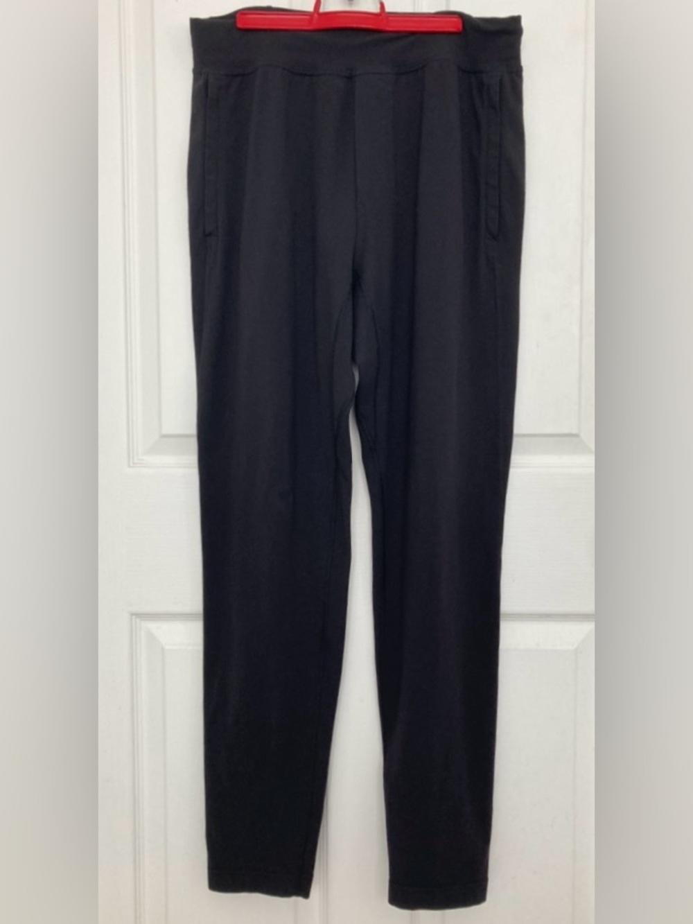 LULULEMON men’s lounge pants with pockets and zipper bottoms, black